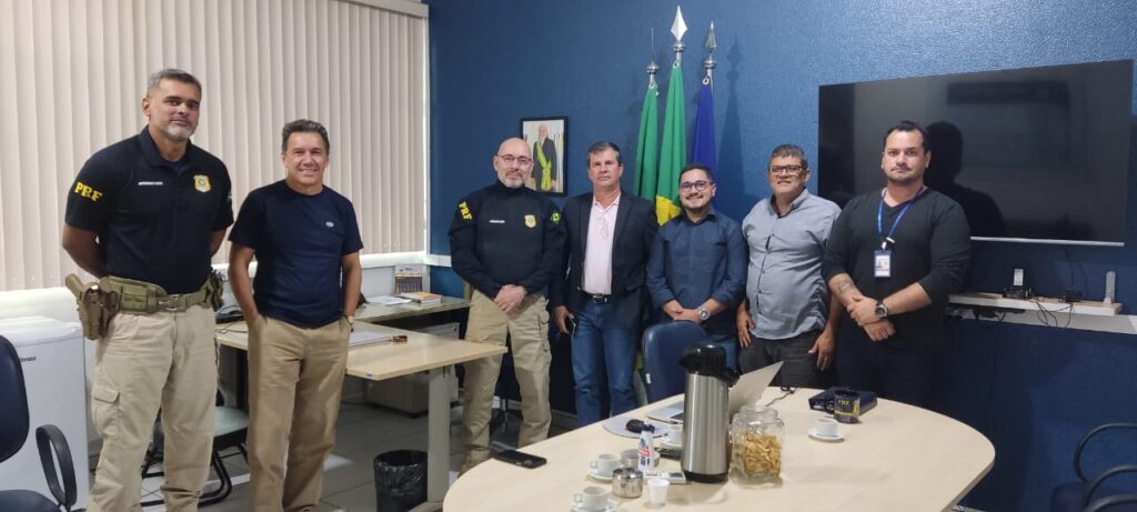 Reunião no gabinete do Superintendente da Polícia Rodoviária sobre o andamento do processo referente ao Fator 1.4